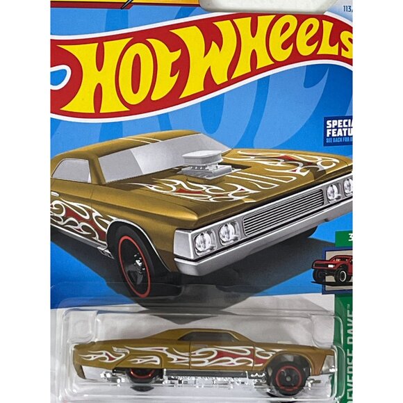 Hot Wheels Layin' Lowrider Gold Flames 2023 Reverse Rake Car 1:64 - Picture 5 of 8
